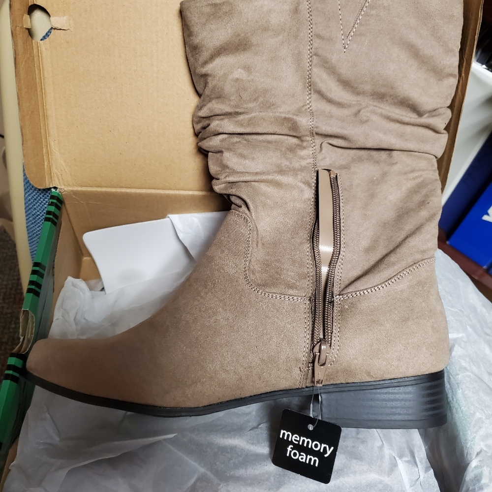 Womens boits NIB